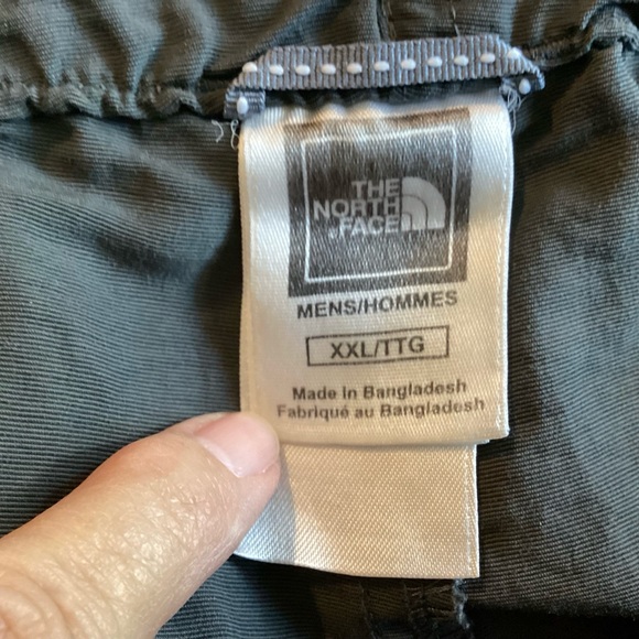 The North Face Belted Cargo Shorts XXL - Picture 3 of 7